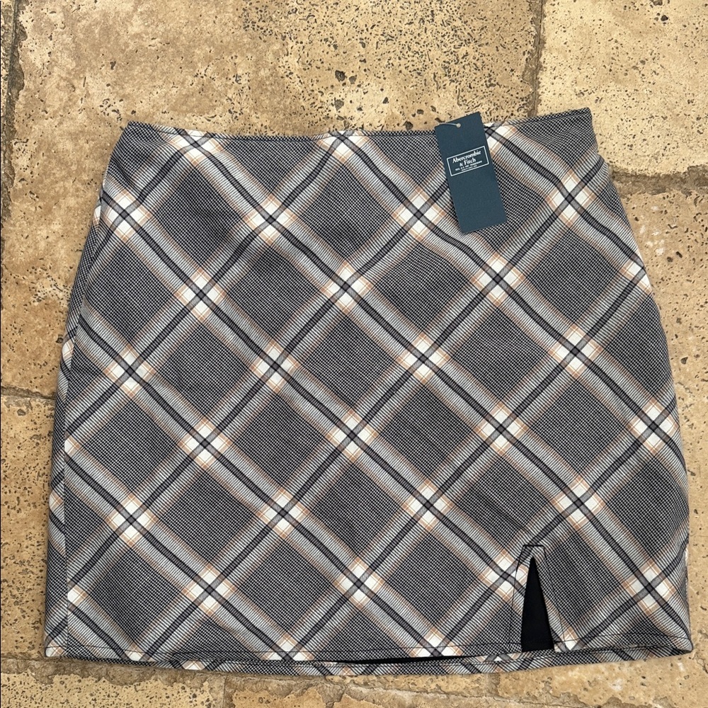 Stylish Plaid Mini Skirt in Gray by Abercrombie